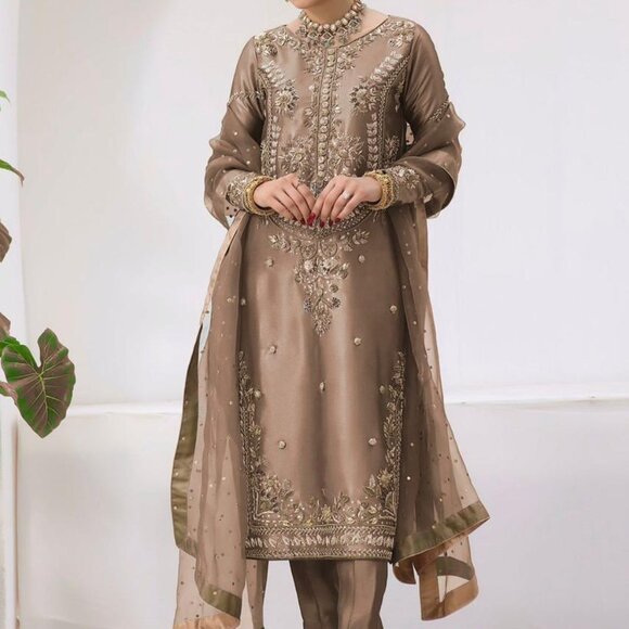 PAKISTANI DESIGNER SALWAR SUIT - Picture 1 of 7